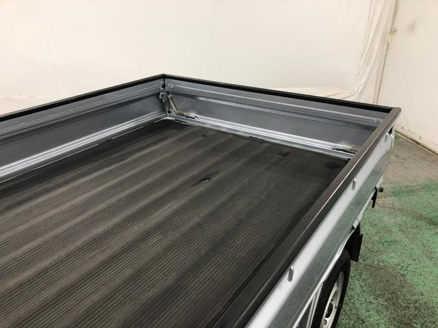 ハイゼットトラックＥＸＴ　走行５５０５３キロ／ＭＴ／ＣＤチューナー／荷台作業灯１年保証距離無制限　走行距離５５０５３キロ　マニュアル　ＣＤチューナー　純正フロアマット　助手席エアバッグ　キーレスエントリー　荷台作業灯　ドリンクホルダー　キーレスエントリー（埼玉県）の中古車