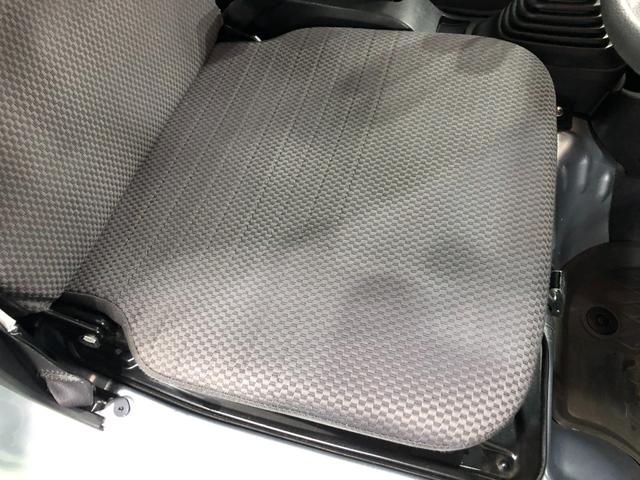 ハイゼットトラックＥＸＴ　走行５５０５３キロ／ＭＴ／ＣＤチューナー／荷台作業灯１年保証距離無制限　走行距離５５０５３キロ　マニュアル　ＣＤチューナー　純正フロアマット　助手席エアバッグ　キーレスエントリー　荷台作業灯　ドリンクホルダー　キーレスエントリー（埼玉県）の中古車