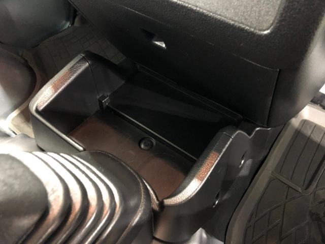 ハイゼットトラックＥＸＴ　走行５５０５３キロ／ＭＴ／ＣＤチューナー／荷台作業灯１年保証距離無制限　走行距離５５０５３キロ　マニュアル　ＣＤチューナー　純正フロアマット　助手席エアバッグ　キーレスエントリー　荷台作業灯　ドリンクホルダー　キーレスエントリー（埼玉県）の中古車