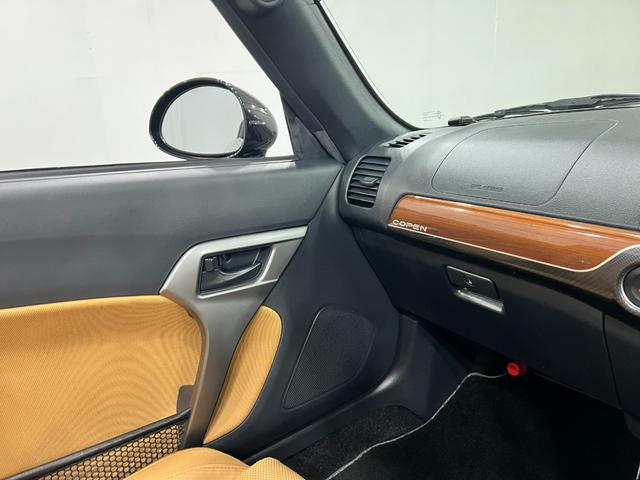 コペンセロ　ＭＴ／走行１６３７４キロ／フルセグナビ／ＨＫＳマフラー１年保証距離無制限　走行距離１６３７４キロ　フルセグナビ　ブルートゥース　純正マット　助手席エアバッグ　ＬＥＤヘッドランプ　アイドリングストップ　シートヒーター（埼玉県）の中古車