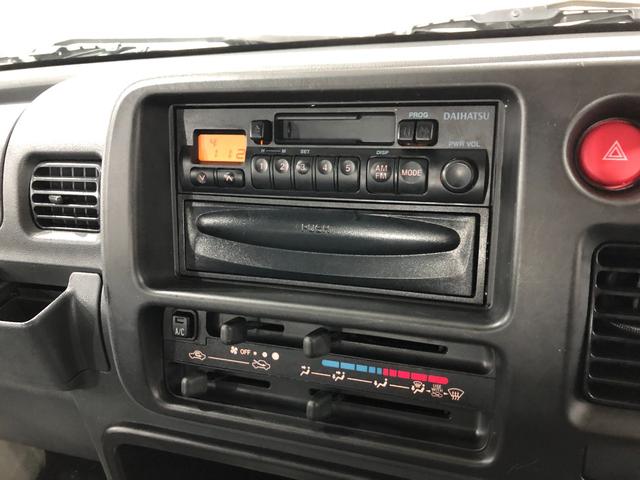ハイゼットトラックエアコン・パワステ　スペシャル　走行９５８１キロ／５ＭＴ一年保証・走行距離無制限走行９５８１キロ　２ＷＤ　５ＭＴ　純正ゴムマット　荷台マット　ＡＭＦＭラジオ　板キー　作業灯（埼玉県）の中古車