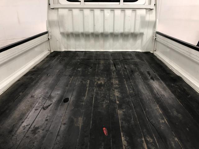 ハイゼットトラックエアコン・パワステ　スペシャル　走行９５８１キロ／５ＭＴ一年保証・走行距離無制限走行９５８１キロ　２ＷＤ　５ＭＴ　純正ゴムマット　荷台マット　ＡＭＦＭラジオ　板キー　作業灯（埼玉県）の中古車