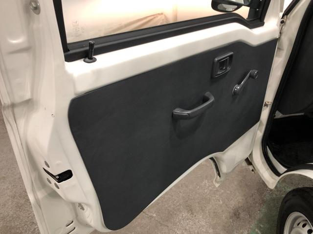 ハイゼットトラックエアコン・パワステ　スペシャル　走行９５８１キロ／５ＭＴ一年保証・走行距離無制限走行９５８１キロ　２ＷＤ　５ＭＴ　純正ゴムマット　荷台マット　ＡＭＦＭラジオ　板キー　作業灯（埼玉県）の中古車