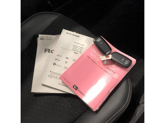 ロッキープレミアム　車検整備付／走行８８１６３キロ／ナビ／ドラレコ１年保証距離無制限　走行距離８８１６３キロ　純正フルセグナビ　バックカメラ　ドラレコ　純正マット　サイドエアバッグ　ＬＥＤヘッドランプ　アイドリングストップ　シートヒーター　オート格納式ドアミラー（埼玉県）の中古車