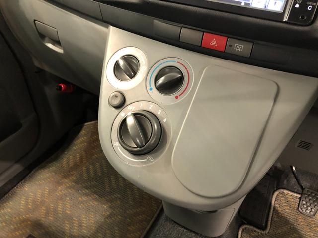 ムーヴＬ　車検整備付／ＭＴ車／走行３３２７４キロ／フルセグナビ１年保証距離無制限　走行距離３３２７４キロ　車検整備付　マニュアル車　助手席エアバッグ　フルセグナビ　ブルートゥース　純正カーペットマット　キーレスエントリー（埼玉県）の中古車