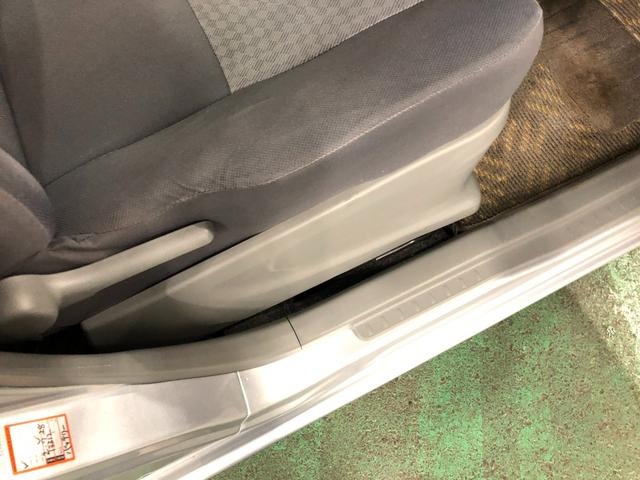 ムーヴＬ　車検整備付／ＭＴ車／走行３３２７４キロ／フルセグナビ１年保証距離無制限　走行距離３３２７４キロ　車検整備付　マニュアル車　助手席エアバッグ　フルセグナビ　ブルートゥース　純正カーペットマット　キーレスエントリー（埼玉県）の中古車