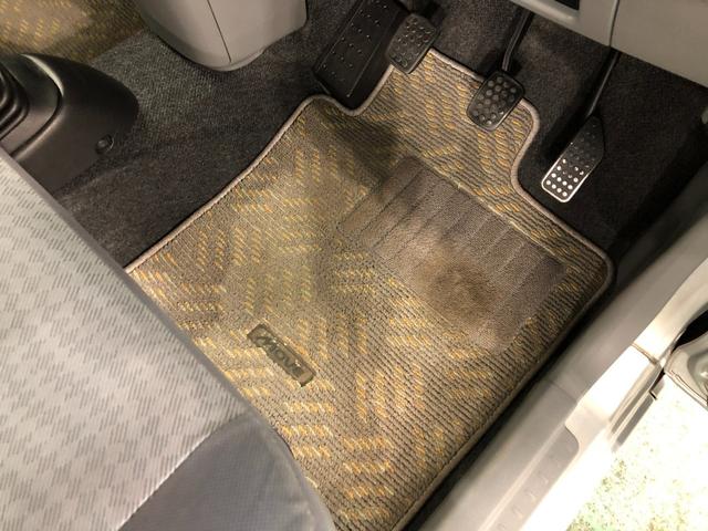 ムーヴＬ　車検整備付／ＭＴ車／走行３３２７４キロ／フルセグナビ１年保証距離無制限　走行距離３３２７４キロ　車検整備付　マニュアル車　助手席エアバッグ　フルセグナビ　ブルートゥース　純正カーペットマット　キーレスエントリー（埼玉県）の中古車