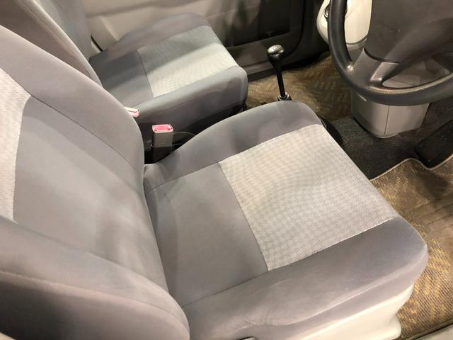 ムーヴＬ　車検整備付／ＭＴ車／走行３３２７４キロ／フルセグナビ１年保証距離無制限　走行距離３３２７４キロ　車検整備付　マニュアル車　助手席エアバッグ　フルセグナビ　ブルートゥース　純正カーペットマット　キーレスエントリー（埼玉県）の中古車