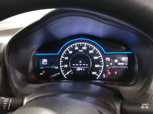 ノートｅ−パワー　Ｘ　走行３８９０１キロ／車検整備付／オートライト一年保証・走行距離無制限走行３８９０１キロ　車検整備付　助手席エアバック　純正カーペットマット　クリアランスソナー　オートライト（埼玉県）の中古車