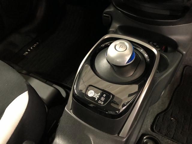 ノートｅ−パワー　Ｘ　走行３８９０１キロ／車検整備付／オートライト一年保証・走行距離無制限走行３８９０１キロ　車検整備付　助手席エアバック　純正カーペットマット　クリアランスソナー　オートライト（埼玉県）の中古車