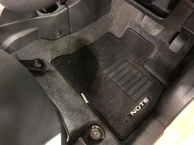 ノートｅ−パワー　Ｘ　走行３８９０１キロ／車検整備付／オートライト一年保証・走行距離無制限走行３８９０１キロ　車検整備付　助手席エアバック　純正カーペットマット　クリアランスソナー　オートライト（埼玉県）の中古車