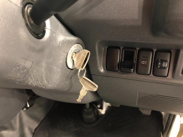 ハイゼットトラック農用スペシャル 4WD/MT車/走行46598キロ1年保証距離無制限 走行距離46598キロ 4WD マニュアル車 純正フロアマット FMAMラジオ 荷台作業灯 メンテナンスノート(埼玉県)の中古車