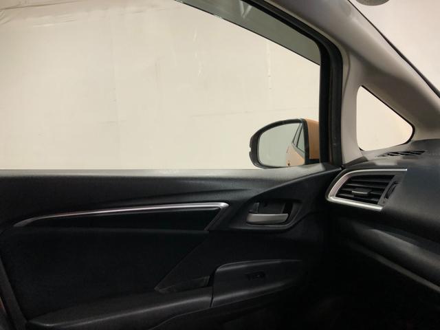 フィット１３Ｇ・Ｆパッケージ　走行５６０４３キロ／ナビ／ＥＴＣ一年保証・走行距離無制限走行５６０４３キロ　ワンセグナビ　助手席エアバック　ＥＴＣ　純正カーペットマット　バックカメラ（埼玉県）の中古車