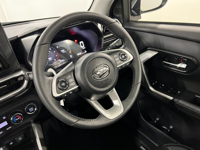 ロッキープレミアムＧ　走行８４６９キロ／ＬＥＤヘッドライト一年保証・走行距離無制限走行８４６９キロ　助手席エアバック　純正カーペットマット　サイドエアバック　クリアランスソナー　オートライト　ＬＥＤヘッドライト　シートヒーター　アイドリングストップ（埼玉県）の中古車