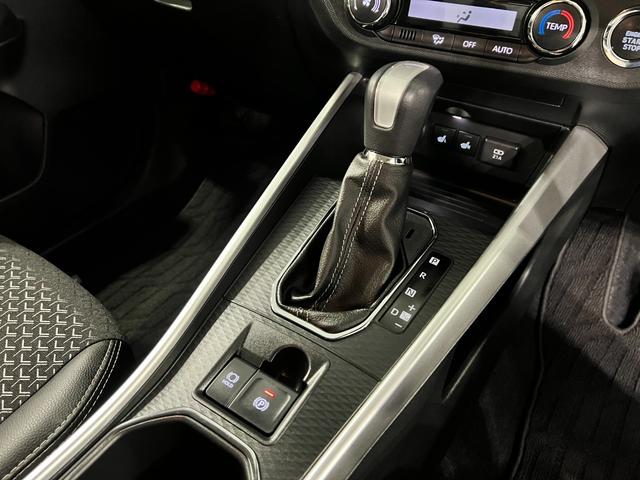 ロッキープレミアムＧ　走行８４６９キロ／ＬＥＤヘッドライト一年保証・走行距離無制限走行８４６９キロ　助手席エアバック　純正カーペットマット　サイドエアバック　クリアランスソナー　オートライト　ＬＥＤヘッドライト　シートヒーター　アイドリングストップ（埼玉県）の中古車