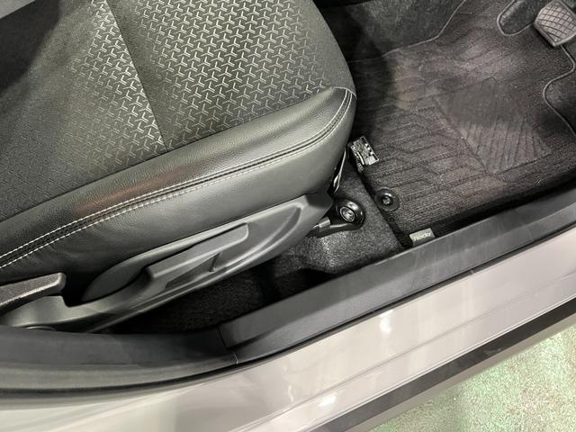 ロッキープレミアムＧ　走行８４６９キロ／ＬＥＤヘッドライト一年保証・走行距離無制限走行８４６９キロ　助手席エアバック　純正カーペットマット　サイドエアバック　クリアランスソナー　オートライト　ＬＥＤヘッドライト　シートヒーター　アイドリングストップ（埼玉県）の中古車