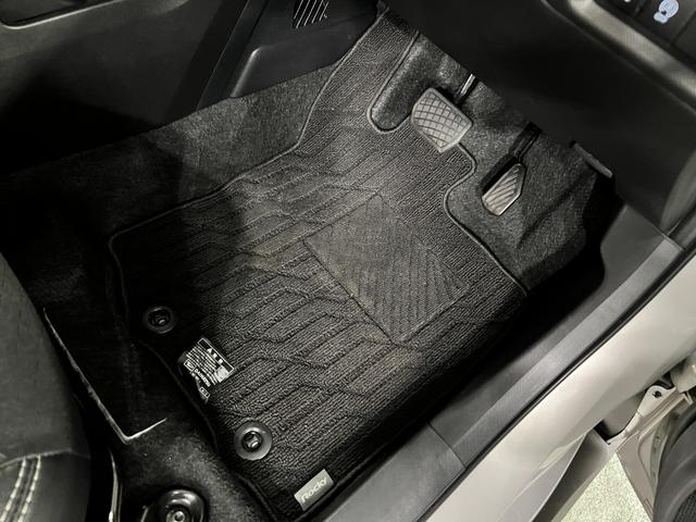 ロッキープレミアムＧ　走行８４６９キロ／ＬＥＤヘッドライト一年保証・走行距離無制限走行８４６９キロ　助手席エアバック　純正カーペットマット　サイドエアバック　クリアランスソナー　オートライト　ＬＥＤヘッドライト　シートヒーター　アイドリングストップ（埼玉県）の中古車