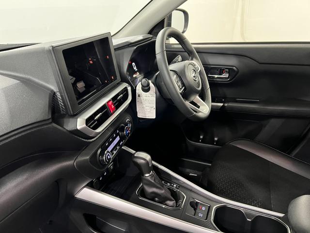 ロッキープレミアムＧ　走行８４６９キロ／ＬＥＤヘッドライト一年保証・走行距離無制限走行８４６９キロ　助手席エアバック　純正カーペットマット　サイドエアバック　クリアランスソナー　オートライト　ＬＥＤヘッドライト　シートヒーター　アイドリングストップ（埼玉県）の中古車