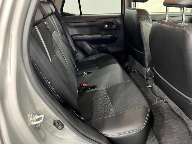 ロッキープレミアムＧ　走行８４６９キロ／ＬＥＤヘッドライト一年保証・走行距離無制限走行８４６９キロ　助手席エアバック　純正カーペットマット　サイドエアバック　クリアランスソナー　オートライト　ＬＥＤヘッドライト　シートヒーター　アイドリングストップ（埼玉県）の中古車