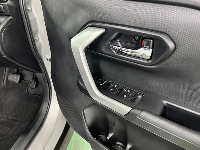 ロッキープレミアムＧ　走行８４６９キロ／ＬＥＤヘッドライト一年保証・走行距離無制限走行８４６９キロ　助手席エアバック　純正カーペットマット　サイドエアバック　クリアランスソナー　オートライト　ＬＥＤヘッドライト　シートヒーター　アイドリングストップ（埼玉県）の中古車