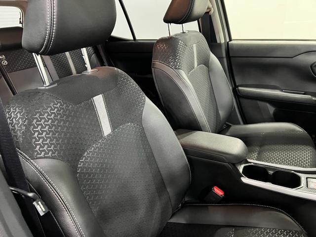 ロッキープレミアムＧ　走行８４６９キロ／ＬＥＤヘッドライト一年保証・走行距離無制限走行８４６９キロ　助手席エアバック　純正カーペットマット　サイドエアバック　クリアランスソナー　オートライト　ＬＥＤヘッドライト　シートヒーター　アイドリングストップ（埼玉県）の中古車