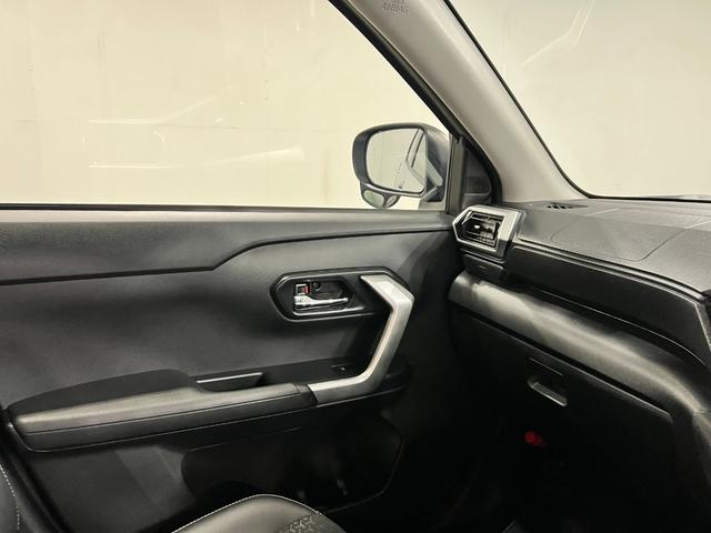 ロッキープレミアムＧ　走行８４６９キロ／ＬＥＤヘッドライト一年保証・走行距離無制限走行８４６９キロ　助手席エアバック　純正カーペットマット　サイドエアバック　クリアランスソナー　オートライト　ＬＥＤヘッドライト　シートヒーター　アイドリングストップ（埼玉県）の中古車