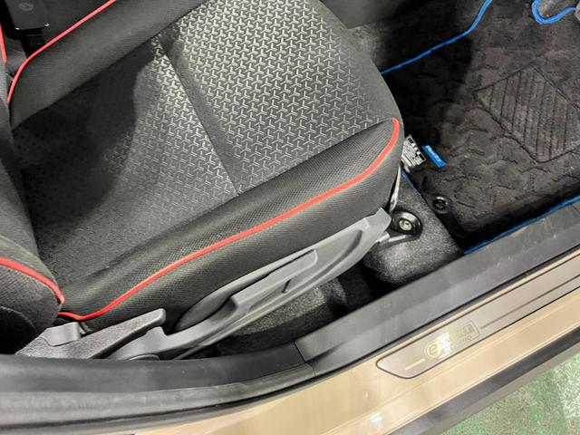 ロッキーX HEV 走行48659キロ/純正9インチナビ/ドラレコ1年保証距離無制限 走行距離48659キロ 純正フルセグナビ パノラマモニター ドラレコ 純正マット サイドエアバッグ LEDヘッドランプ アイドリングストップ シートヒーター オート格納式ドアミラー(埼玉県)の中古車