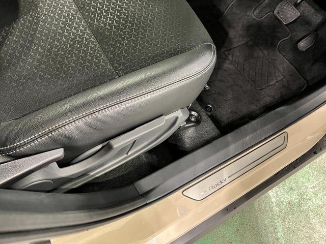 ロッキープレミアムＧ　走行５１２８３キロ／雹害／ナビ／ドラレコ雹害車　フルセグナビ　バックカメラ　ドラレコ　クリアランスソナー　オートライト　ＬＥＤヘッドライト　シートヒーター　一年保証・走行距離無制限走行５１２８３キロ（東京都）の中古車