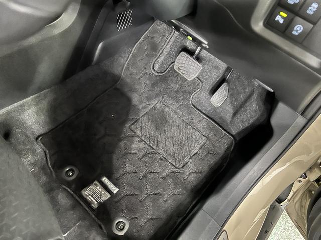 ロッキープレミアムＧ　走行５１２８３キロ／雹害／ナビ／ドラレコ雹害車　フルセグナビ　バックカメラ　ドラレコ　クリアランスソナー　オートライト　ＬＥＤヘッドライト　シートヒーター　一年保証・走行距離無制限走行５１２８３キロ（東京都）の中古車