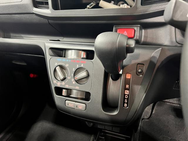 ミライースL SAIII 走行4739キロ/オートライト/マット1年保証距離無制限 走行距離4739キロ マット クリアランスソナー オートライト オートマチックハイビーム アイドリングストップ マニュアルエアコン キーレスエントリー アイドリングストップ(埼玉県)の中古車