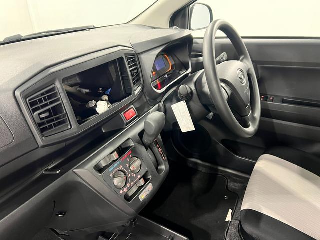 ミライースL SAIII 走行2423キロ/オートライト/マット1年保証距離無制限 走行距離2423キロ マット 助手席エアバッグ クリアランスソナー オートライト アイドリングストップ マニュアルエアコン キーレスエントリー(埼玉県)の中古車