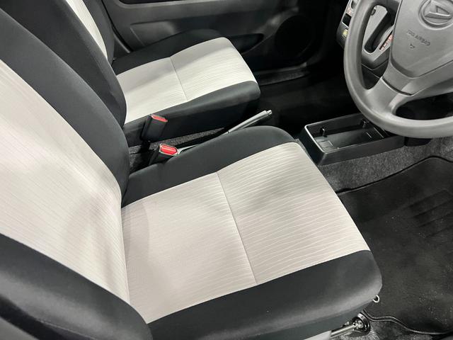 ミライースL SAIII 走行2423キロ/オートライト/マット1年保証距離無制限 走行距離2423キロ マット 助手席エアバッグ クリアランスソナー オートライト アイドリングストップ マニュアルエアコン キーレスエントリー(埼玉県)の中古車