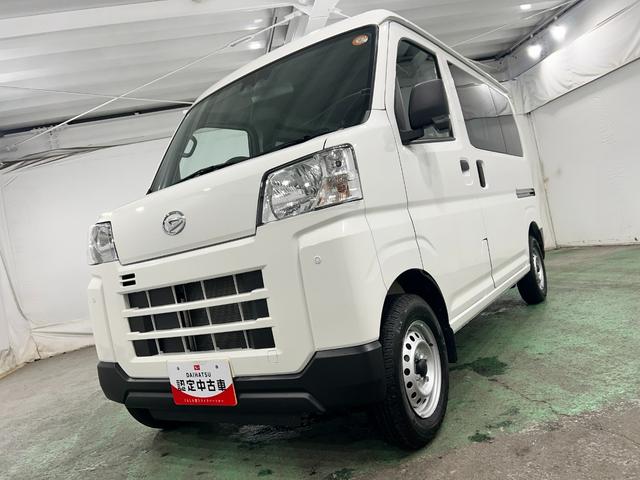 ハイゼットカーゴＤＸ　走行８１１８キロ／ＦＭＡＭラジオ／オートライト／マット１年保証距離無制限　走行距離８１１８キロ　ＦＭＡＭラジオ　純正フロアマット　助手席エアバッグ　クリアランスソナー　オートライト　アイドリングストップ　両側スライドドア（埼玉県）の中古車