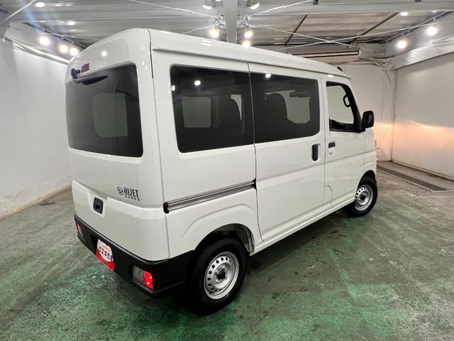 ハイゼットカーゴＤＸ　走行８１１８キロ／ＦＭＡＭラジオ／オートライト／マット１年保証距離無制限　走行距離８１１８キロ　ＦＭＡＭラジオ　純正フロアマット　助手席エアバッグ　クリアランスソナー　オートライト　アイドリングストップ　両側スライドドア（埼玉県）の中古車