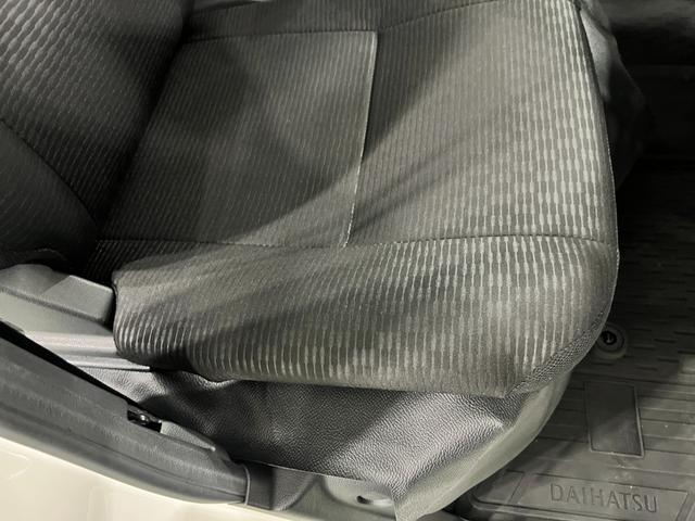 ハイゼットカーゴＤＸ　走行８１１８キロ／ＦＭＡＭラジオ／オートライト／マット１年保証距離無制限　走行距離８１１８キロ　ＦＭＡＭラジオ　純正フロアマット　助手席エアバッグ　クリアランスソナー　オートライト　アイドリングストップ　両側スライドドア（埼玉県）の中古車