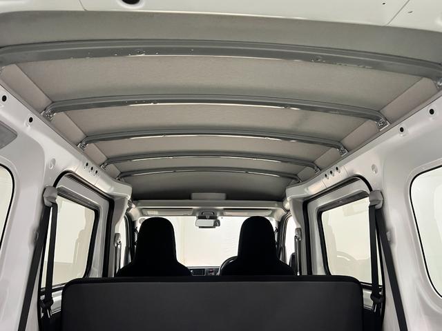 ハイゼットカーゴＤＸ　走行８１１８キロ／ＦＭＡＭラジオ／オートライト／マット１年保証距離無制限　走行距離８１１８キロ　ＦＭＡＭラジオ　純正フロアマット　助手席エアバッグ　クリアランスソナー　オートライト　アイドリングストップ　両側スライドドア（埼玉県）の中古車