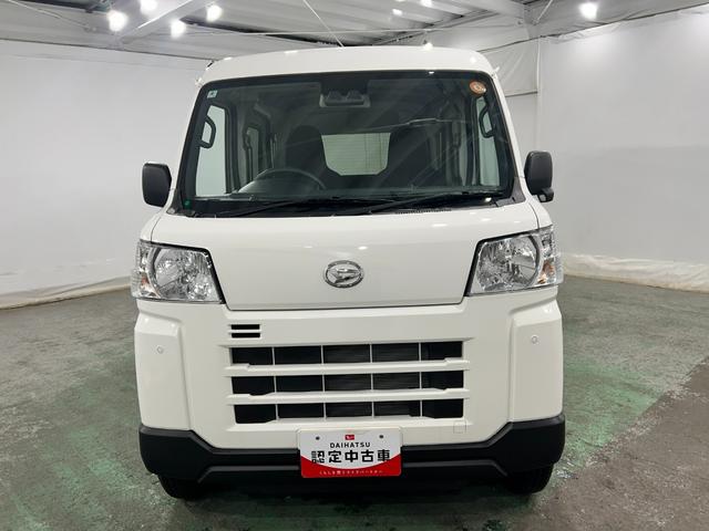 ハイゼットカーゴＤＸ　走行８１１８キロ／ＦＭＡＭラジオ／オートライト／マット１年保証距離無制限　走行距離８１１８キロ　ＦＭＡＭラジオ　純正フロアマット　助手席エアバッグ　クリアランスソナー　オートライト　アイドリングストップ　両側スライドドア（埼玉県）の中古車