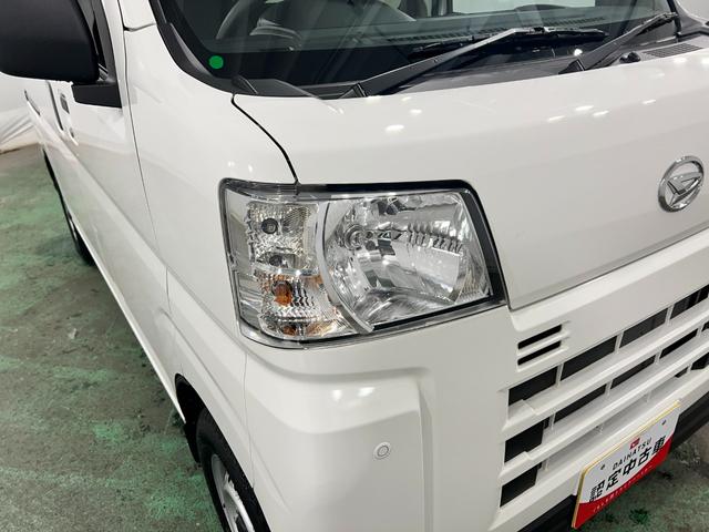 ハイゼットカーゴＤＸ　走行８１１８キロ／ＦＭＡＭラジオ／オートライト／マット１年保証距離無制限　走行距離８１１８キロ　ＦＭＡＭラジオ　純正フロアマット　助手席エアバッグ　クリアランスソナー　オートライト　アイドリングストップ　両側スライドドア（埼玉県）の中古車