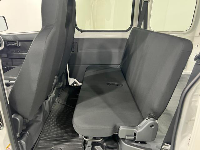 ハイゼットカーゴＤＸ　走行８１１８キロ／ＦＭＡＭラジオ／オートライト／マット１年保証距離無制限　走行距離８１１８キロ　ＦＭＡＭラジオ　純正フロアマット　助手席エアバッグ　クリアランスソナー　オートライト　アイドリングストップ　両側スライドドア（埼玉県）の中古車