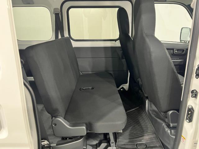 ハイゼットカーゴＤＸ　走行８１１８キロ／ＦＭＡＭラジオ／オートライト／マット１年保証距離無制限　走行距離８１１８キロ　ＦＭＡＭラジオ　純正フロアマット　助手席エアバッグ　クリアランスソナー　オートライト　アイドリングストップ　両側スライドドア（埼玉県）の中古車