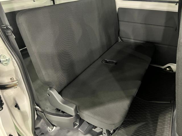 ハイゼットカーゴＤＸ　走行８１１８キロ／ＦＭＡＭラジオ／オートライト／マット１年保証距離無制限　走行距離８１１８キロ　ＦＭＡＭラジオ　純正フロアマット　助手席エアバッグ　クリアランスソナー　オートライト　アイドリングストップ　両側スライドドア（埼玉県）の中古車