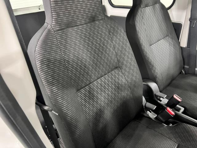 ハイゼットカーゴＤＸ　走行８１１８キロ／ＦＭＡＭラジオ／オートライト／マット１年保証距離無制限　走行距離８１１８キロ　ＦＭＡＭラジオ　純正フロアマット　助手席エアバッグ　クリアランスソナー　オートライト　アイドリングストップ　両側スライドドア（埼玉県）の中古車