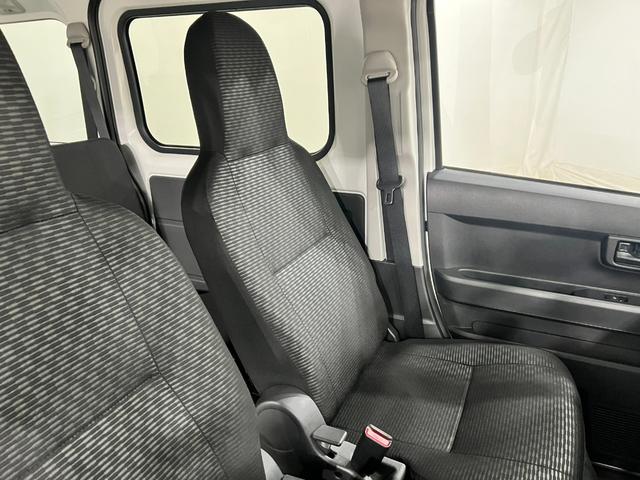 ハイゼットカーゴＤＸ　走行８１１８キロ／ＦＭＡＭラジオ／オートライト／マット１年保証距離無制限　走行距離８１１８キロ　ＦＭＡＭラジオ　純正フロアマット　助手席エアバッグ　クリアランスソナー　オートライト　アイドリングストップ　両側スライドドア（埼玉県）の中古車