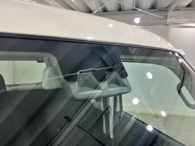 ハイゼットカーゴＤＸ　走行８１１８キロ／ＦＭＡＭラジオ／オートライト／マット１年保証距離無制限　走行距離８１１８キロ　ＦＭＡＭラジオ　純正フロアマット　助手席エアバッグ　クリアランスソナー　オートライト　アイドリングストップ　両側スライドドア（埼玉県）の中古車