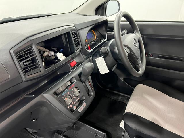 ミライースＬ　ＳＡIII　走行２８２８キロ／オートライト／マット１年保証距離無制限　走行距離２８２８キロ　フロアマット　助手席エアバッグ　クリアランスソナー　オートマチックハイビーム　オートライト　アイドリングストップ　キーレスエントリー（埼玉県）の中古車