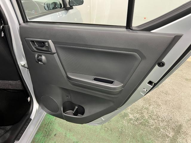 ミライースＬ　ＳＡIII　走行２８２８キロ／オートライト／マット１年保証距離無制限　走行距離２８２８キロ　フロアマット　助手席エアバッグ　クリアランスソナー　オートマチックハイビーム　オートライト　アイドリングストップ　キーレスエントリー（埼玉県）の中古車