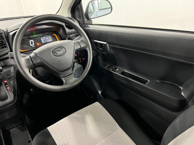 ミライースＬ　ＳＡIII　走行２８２８キロ／オートライト／マット１年保証距離無制限　走行距離２８２８キロ　フロアマット　助手席エアバッグ　クリアランスソナー　オートマチックハイビーム　オートライト　アイドリングストップ　キーレスエントリー（埼玉県）の中古車