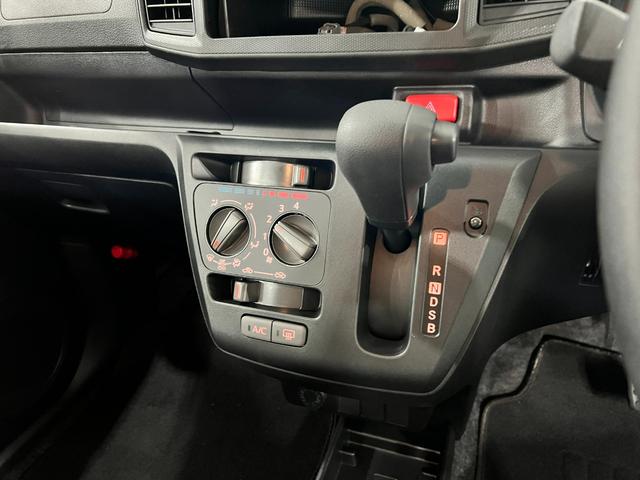 ミライースＬ　ＳＡIII　走行４２１９キロ／オートライト／マット１年保証距離無制限　走行距離４２１９キロ　フロアマット　助手席エアバッグ　クリアランスソナー　オートマチックハイビーム　オートライト　アイドリングストップ　スマートアシスト３　キーレスエントリー（埼玉県）の中古車