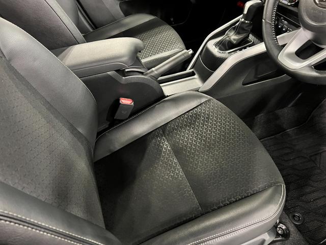 ロッキープレミアム　走行４２２３２キロ／車検整備付／ナビ／ドラレコ一年保証・走行距離無制限走行４２２３２キロ　フルセグナビ　バックカメラ　ドラレコ　クリアランスソナー　オートライト　ＬＥＤヘッドライト　シートヒーター（埼玉県）の中古車