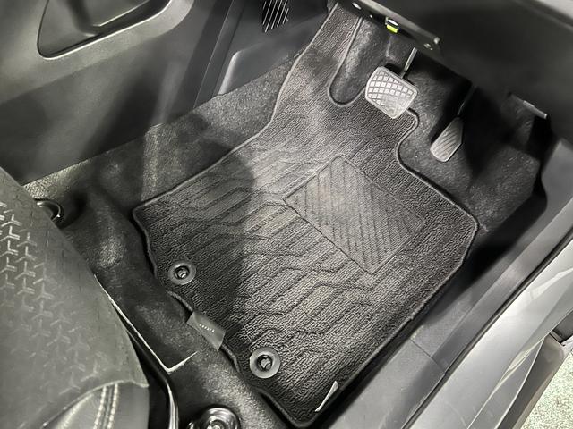 ロッキープレミアム　走行４２２３２キロ／車検整備付／ナビ／ドラレコ一年保証・走行距離無制限走行４２２３２キロ　フルセグナビ　バックカメラ　ドラレコ　クリアランスソナー　オートライト　ＬＥＤヘッドライト　シートヒーター（埼玉県）の中古車